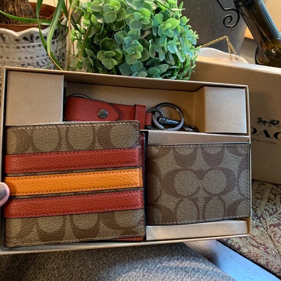 Authentic COACH Signat leather/Smooth leather Colorblock 3-1 wallet/Keychain set - Picture 8 of 11